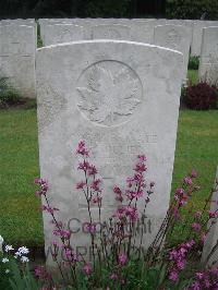 Etaples Military Cemetery - Hillier, William Frank